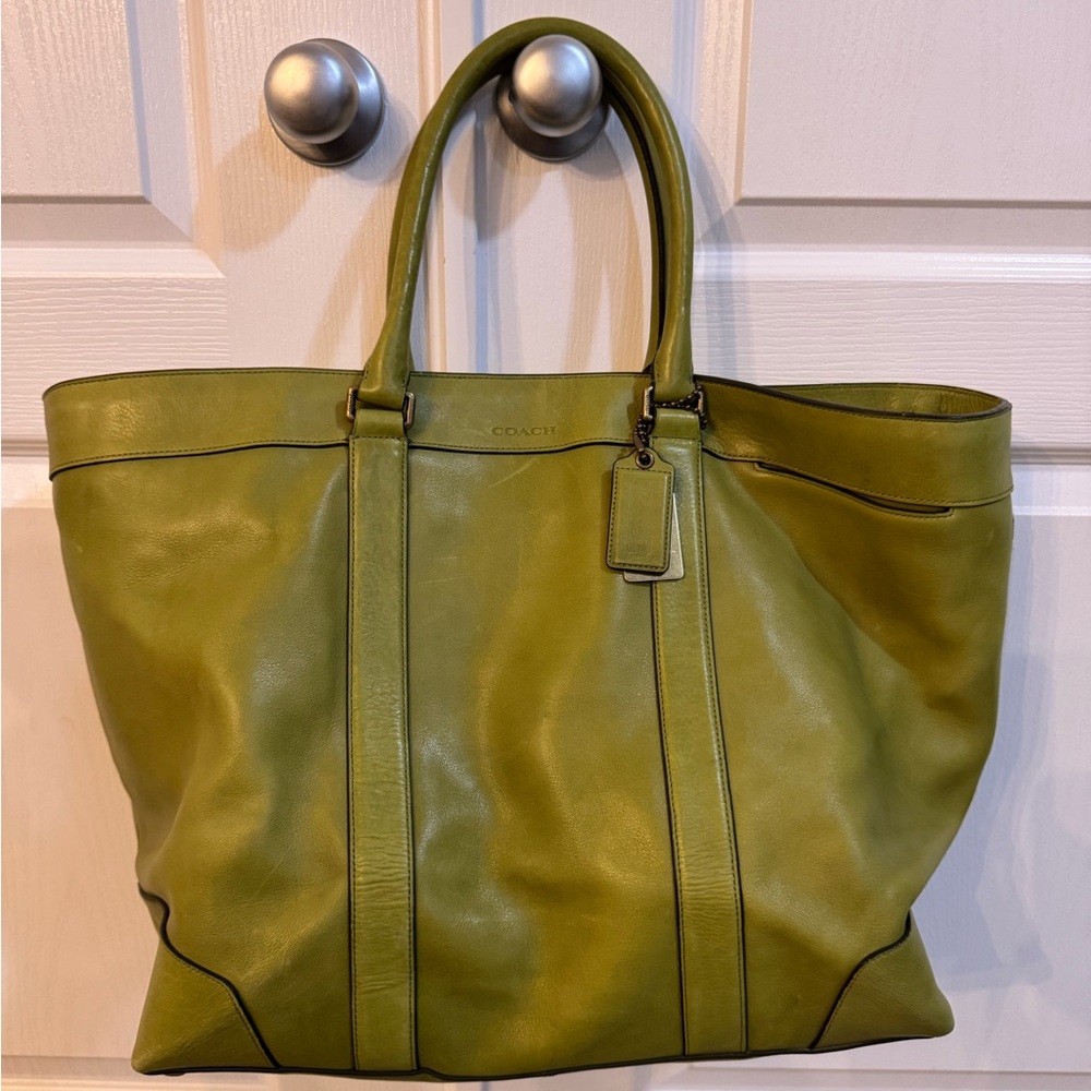 Coach Carryall Business bag
Rare green colour!